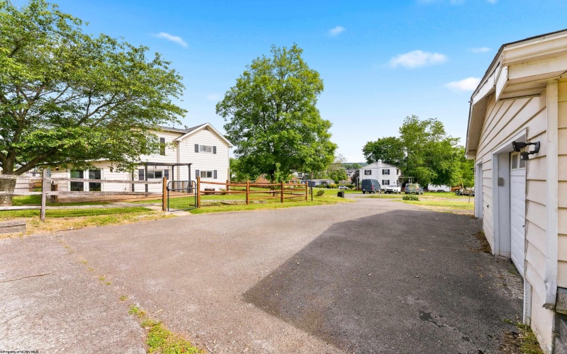 410 Sunset Beach Road, Morgantown, West Virginia 26508, 3 Bedrooms Bedrooms, 7 Rooms Rooms,2 BathroomsBathrooms,Single Family Detached,For Sale,Sunset Beach,10165325