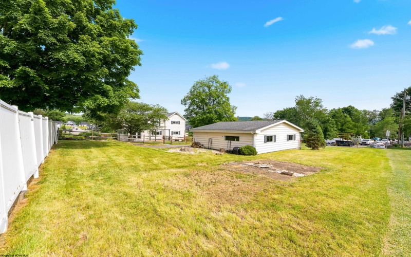 410 Sunset Beach Road, Morgantown, West Virginia 26508, 3 Bedrooms Bedrooms, 7 Rooms Rooms,2 BathroomsBathrooms,Single Family Detached,For Sale,Sunset Beach,10165325