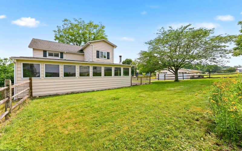 410 Sunset Beach Road, Morgantown, West Virginia 26508, 3 Bedrooms Bedrooms, 7 Rooms Rooms,2 BathroomsBathrooms,Single Family Detached,For Sale,Sunset Beach,10165325
