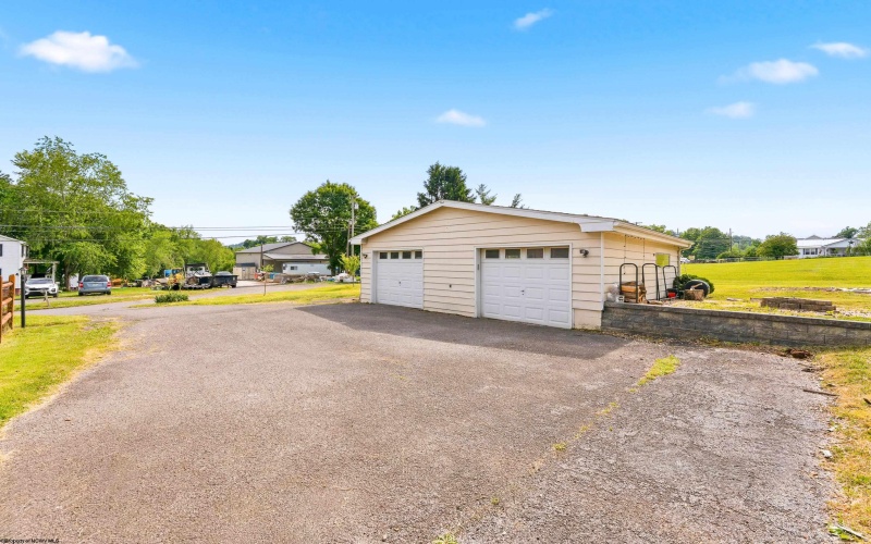 410 Sunset Beach Road, Morgantown, West Virginia 26508, 3 Bedrooms Bedrooms, 7 Rooms Rooms,2 BathroomsBathrooms,Single Family Detached,For Sale,Sunset Beach,10165325