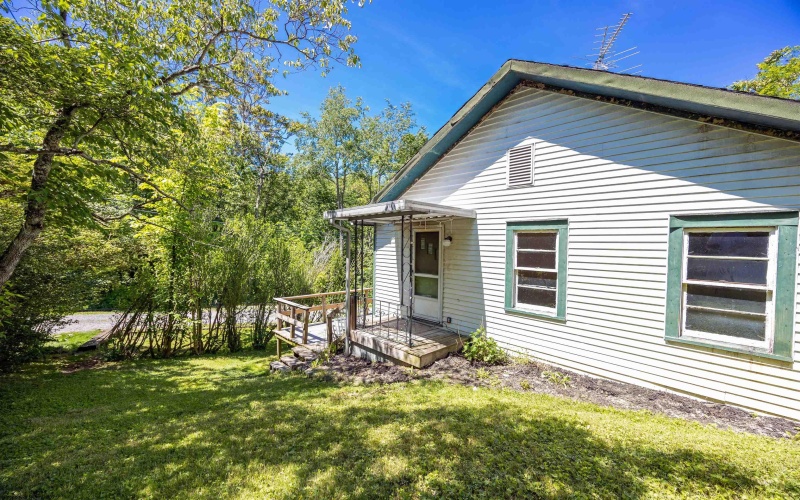 101 National Church Road, Morgantown, West Virginia 26501, 1 Bedroom Bedrooms, 6 Rooms Rooms,1 BathroomBathrooms,Single Family Detached,For Sale,National Church,10165326