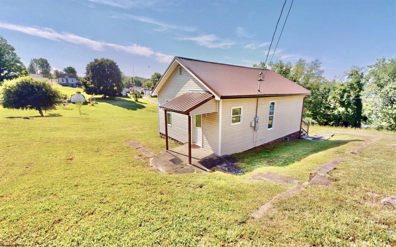 1 BLUEMONT Street, Grafton, West Virginia 26354, 2 Bedrooms Bedrooms, 5 Rooms Rooms,1 BathroomBathrooms,Single Family Detached,For Sale,BLUEMONT,10165339