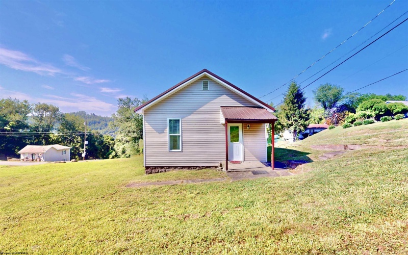 1 BLUEMONT Street, Grafton, West Virginia 26354, 2 Bedrooms Bedrooms, 5 Rooms Rooms,1 BathroomBathrooms,Single Family Detached,For Sale,BLUEMONT,10165339