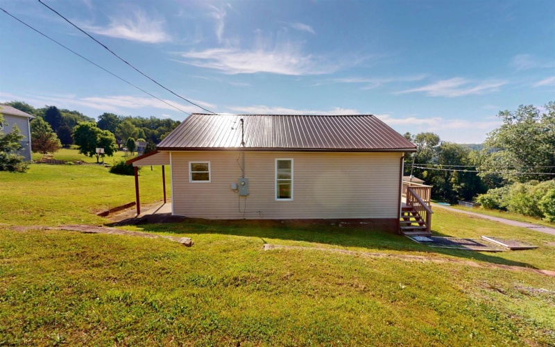 1 BLUEMONT Street, Grafton, West Virginia 26354, 2 Bedrooms Bedrooms, 5 Rooms Rooms,1 BathroomBathrooms,Single Family Detached,For Sale,BLUEMONT,10165339