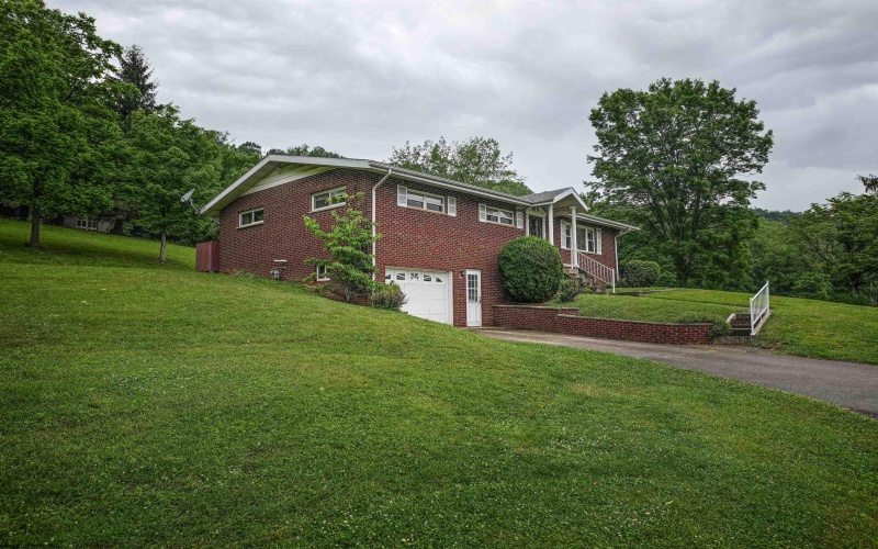 3630 Freedom Highway, Fairmont, West Virginia 26554-0000, 3 Bedrooms Bedrooms, 5 Rooms Rooms,1 BathroomBathrooms,Single Family Detached,For Sale,Freedom,10165340
