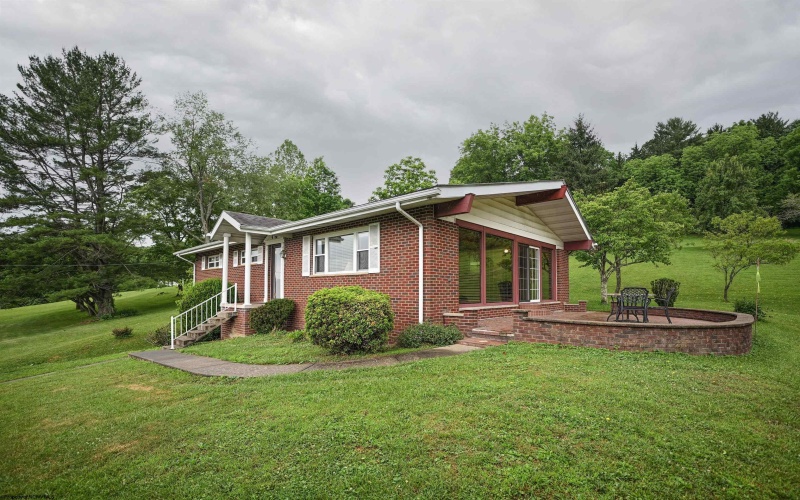 3630 Freedom Highway, Fairmont, West Virginia 26554-0000, 3 Bedrooms Bedrooms, 5 Rooms Rooms,1 BathroomBathrooms,Single Family Detached,For Sale,Freedom,10165340