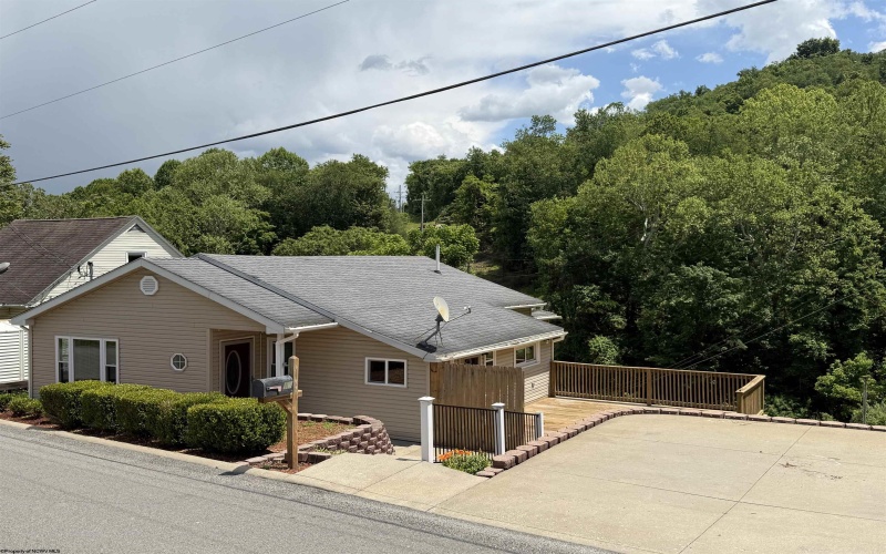 315 Thomas Avenue, Nutter Fort, West Virginia 26301, 2 Bedrooms Bedrooms, 5 Rooms Rooms,1 BathroomBathrooms,Single Family Detached,For Sale,Thomas,10165346