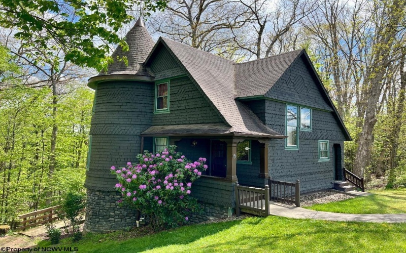 7 Kerens Hill Estates, Elkins, West Virginia 26241, 3 Bedrooms Bedrooms, 7 Rooms Rooms,2 BathroomsBathrooms,Single Family Detached,For Sale,Kerens Hill,10165350