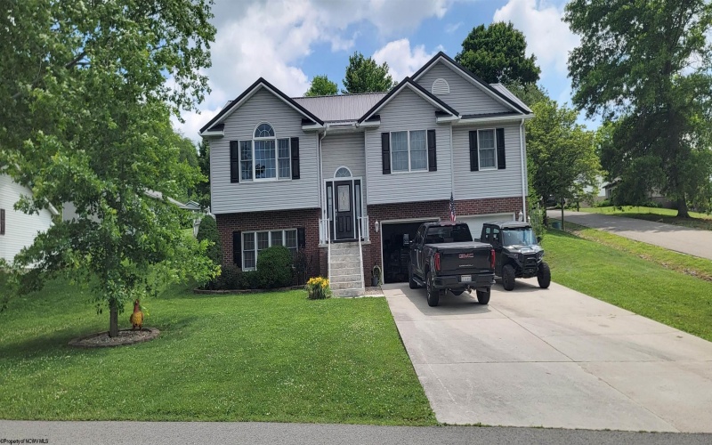 94 Tygart Drive, Philippi, West Virginia 26416, 3 Bedrooms Bedrooms, 7 Rooms Rooms,2 BathroomsBathrooms,Single Family Detached,For Sale,Tygart,10165348