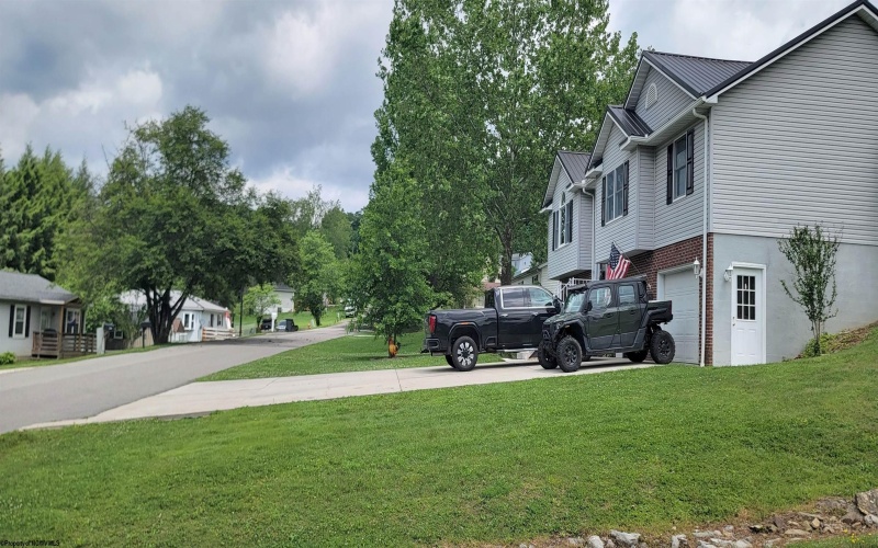 94 Tygart Drive, Philippi, West Virginia 26416, 3 Bedrooms Bedrooms, 7 Rooms Rooms,2 BathroomsBathrooms,Single Family Detached,For Sale,Tygart,10165348