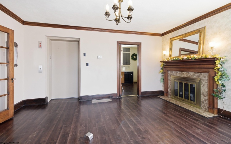 401 Washington Avenue, Clarksburg, West Virginia 26301, 4 Bedrooms Bedrooms, 11 Rooms Rooms,1 BathroomBathrooms,Single Family Detached,For Sale,Washington,10165358