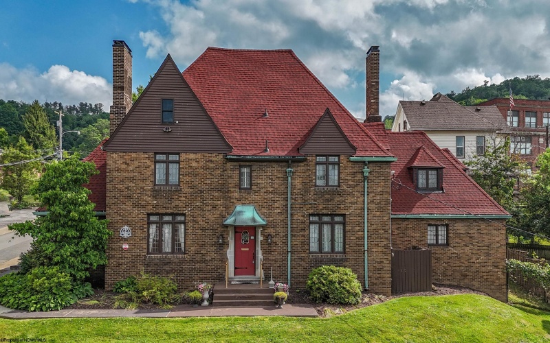 401 Washington Avenue, Clarksburg, West Virginia 26301, 4 Bedrooms Bedrooms, 11 Rooms Rooms,1 BathroomBathrooms,Single Family Detached,For Sale,Washington,10165358