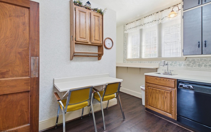 401 Washington Avenue, Clarksburg, West Virginia 26301, 4 Bedrooms Bedrooms, 11 Rooms Rooms,1 BathroomBathrooms,Single Family Detached,For Sale,Washington,10165358