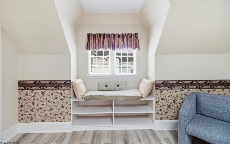 401 Washington Avenue, Clarksburg, West Virginia 26301, 4 Bedrooms Bedrooms, 11 Rooms Rooms,1 BathroomBathrooms,Single Family Detached,For Sale,Washington,10165358