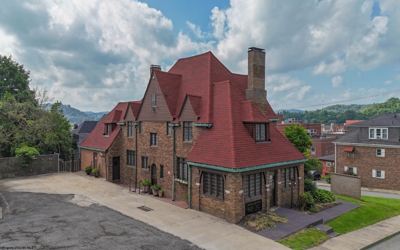 401 Washington Avenue, Clarksburg, West Virginia 26301, 4 Bedrooms Bedrooms, 11 Rooms Rooms,1 BathroomBathrooms,Single Family Detached,For Sale,Washington,10165358