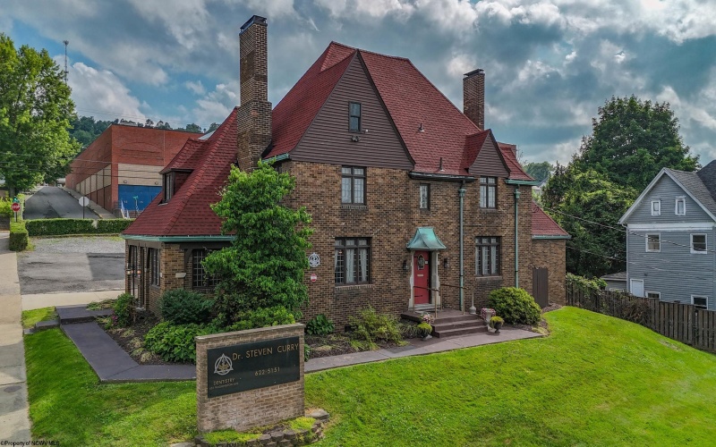 401 Washington Avenue, Clarksburg, West Virginia 26301, 4 Bedrooms Bedrooms, 11 Rooms Rooms,1 BathroomBathrooms,Single Family Detached,For Sale,Washington,10165358