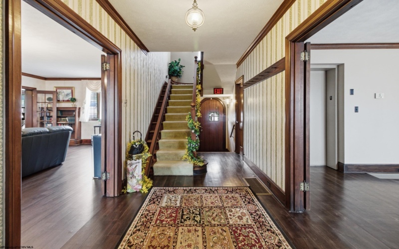 401 Washington Avenue, Clarksburg, West Virginia 26301, 4 Bedrooms Bedrooms, 11 Rooms Rooms,1 BathroomBathrooms,Single Family Detached,For Sale,Washington,10165358