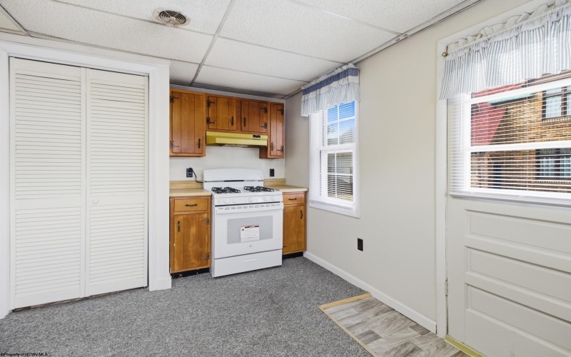 408 Lee Avenue, Clarksburg, West Virginia 26301, 5 Bedrooms Bedrooms, 10 Rooms Rooms,1 BathroomBathrooms,Single Family Detached,For Sale,Lee,10165359