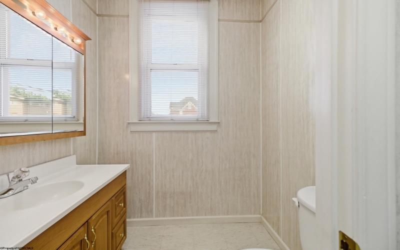 408 Lee Avenue, Clarksburg, West Virginia 26301, 5 Bedrooms Bedrooms, 10 Rooms Rooms,1 BathroomBathrooms,Single Family Detached,For Sale,Lee,10165359