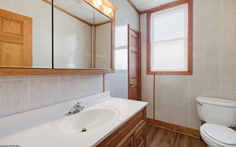 408 Lee Avenue, Clarksburg, West Virginia 26301, 5 Bedrooms Bedrooms, 10 Rooms Rooms,1 BathroomBathrooms,Single Family Detached,For Sale,Lee,10165359