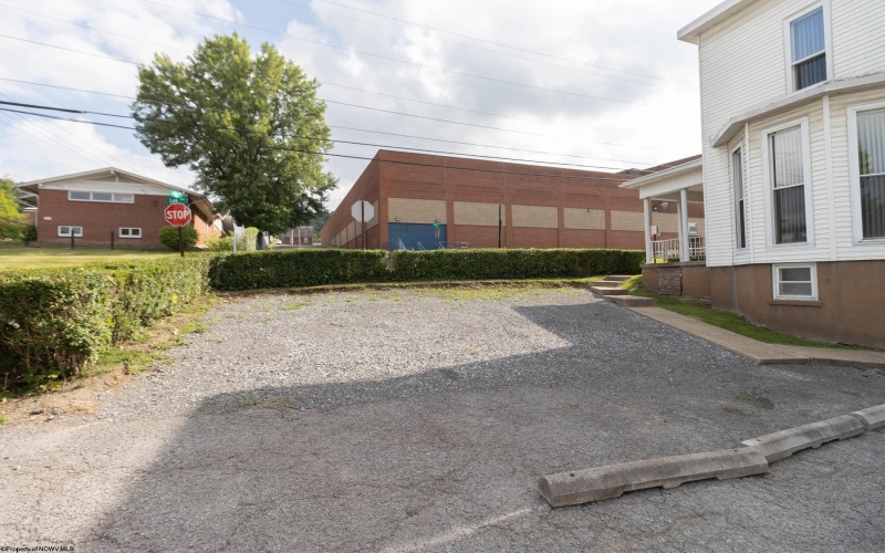 408 Lee Avenue, Clarksburg, West Virginia 26301, 5 Bedrooms Bedrooms, 10 Rooms Rooms,1 BathroomBathrooms,Single Family Detached,For Sale,Lee,10165359