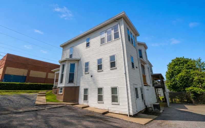 408 Lee Avenue, Clarksburg, West Virginia 26301, 5 Bedrooms Bedrooms, 10 Rooms Rooms,1 BathroomBathrooms,Single Family Detached,For Sale,Lee,10165359