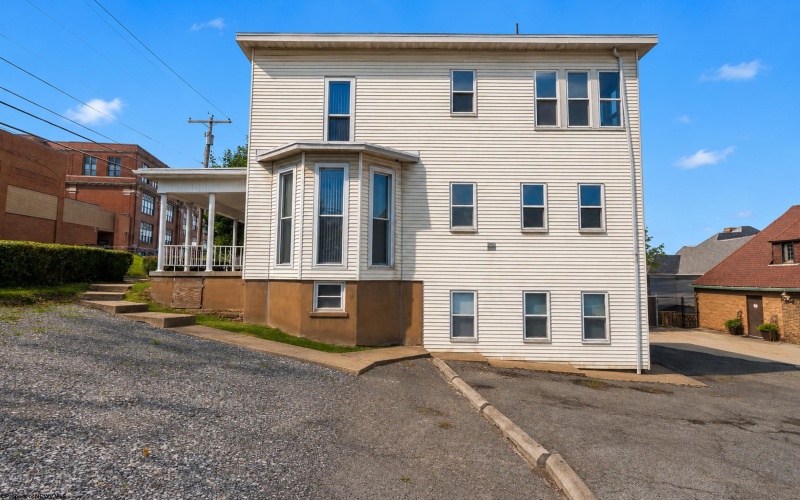 408 Lee Avenue, Clarksburg, West Virginia 26301, 5 Bedrooms Bedrooms, 10 Rooms Rooms,1 BathroomBathrooms,Single Family Detached,For Sale,Lee,10165359