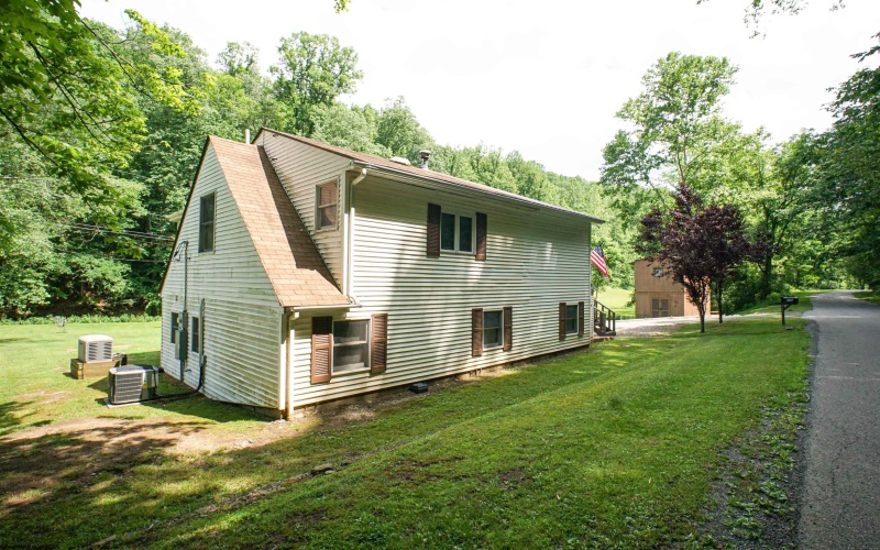 4667 Saint Clara Road, Alum Bridge, West Virginia 26321, 3 Bedrooms Bedrooms, 8 Rooms Rooms,1 BathroomBathrooms,Single Family Detached,For Sale,Saint Clara,10165361
