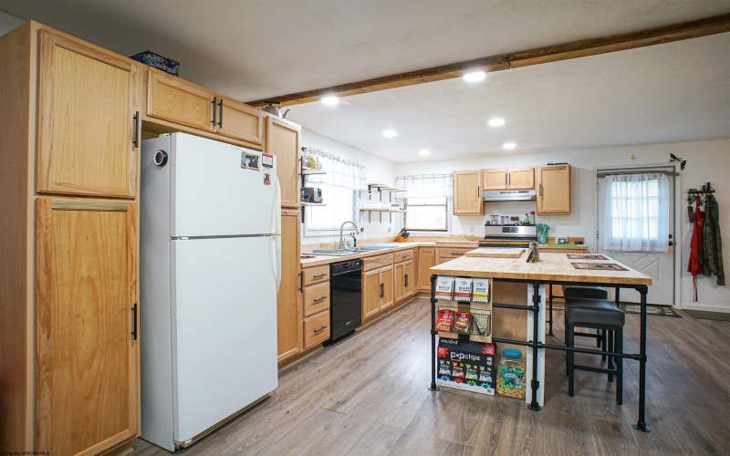 4667 Saint Clara Road, Alum Bridge, West Virginia 26321, 3 Bedrooms Bedrooms, 8 Rooms Rooms,1 BathroomBathrooms,Single Family Detached,For Sale,Saint Clara,10165361