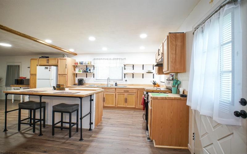 4667 Saint Clara Road, Alum Bridge, West Virginia 26321, 3 Bedrooms Bedrooms, 8 Rooms Rooms,1 BathroomBathrooms,Single Family Detached,For Sale,Saint Clara,10165361