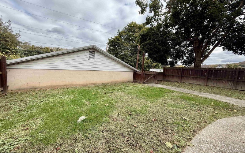 211 McGraw Avenue, Grafton, West Virginia 24701, 4 Bedrooms Bedrooms, 9 Rooms Rooms,3 BathroomsBathrooms,Single Family Detached,For Sale,McGraw,10165364