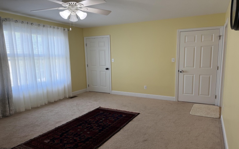 309 Sonoma Way, Morgantown, West Virginia 26505, 4 Bedrooms Bedrooms, 7 Rooms Rooms,3 BathroomsBathrooms,Residential Rentals,For Rent,Sonoma,10165384
