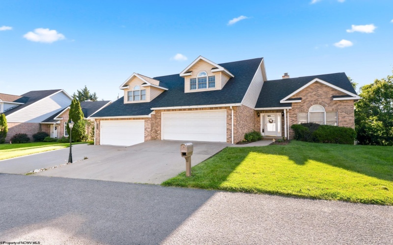 1011 SAINT PAULS Lane, Morgantown, West Virginia 26505, 3 Bedrooms Bedrooms, 9 Rooms Rooms,3 BathroomsBathrooms,Single Family Attached,For Sale,SAINT PAULS,10165375
