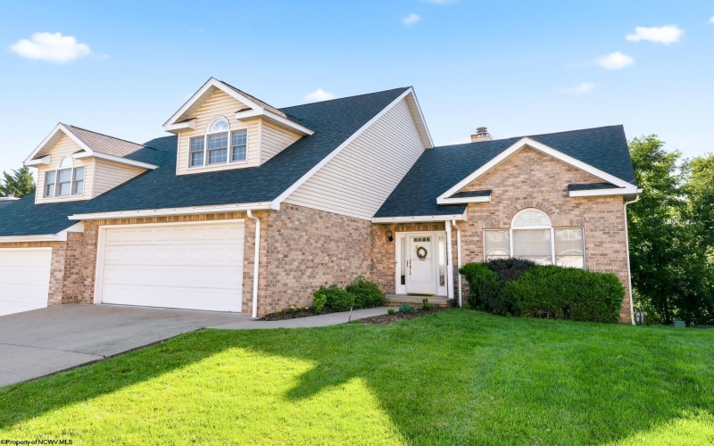 1011 SAINT PAULS Lane, Morgantown, West Virginia 26505, 3 Bedrooms Bedrooms, 9 Rooms Rooms,3 BathroomsBathrooms,Single Family Attached,For Sale,SAINT PAULS,10165375