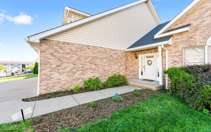 1011 SAINT PAULS Lane, Morgantown, West Virginia 26505, 3 Bedrooms Bedrooms, 9 Rooms Rooms,3 BathroomsBathrooms,Single Family Attached,For Sale,SAINT PAULS,10165375
