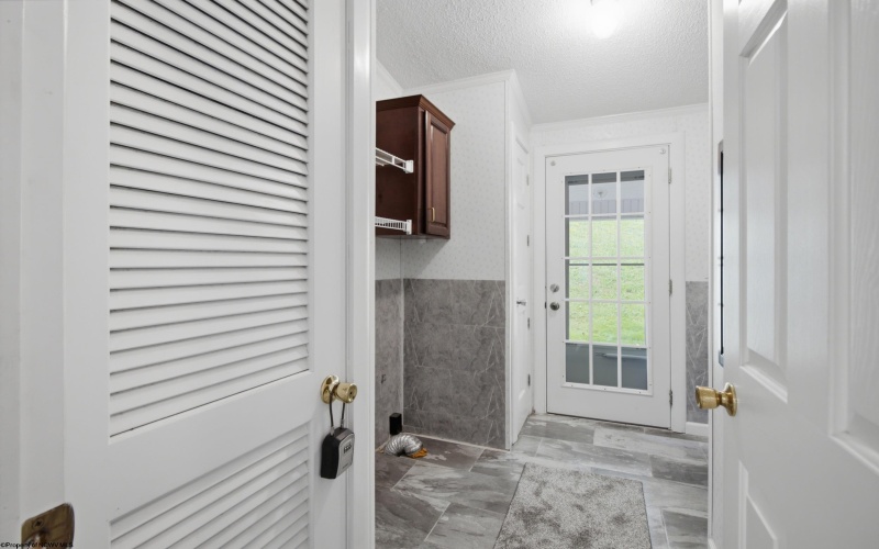 93 Brooke Drive, Grafton, West Virginia 26354, 3 Bedrooms Bedrooms, 8 Rooms Rooms,2 BathroomsBathrooms,Single Family Detached,For Sale,Brooke,10165387