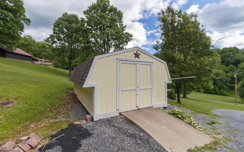 93 Brooke Drive, Grafton, West Virginia 26354, 3 Bedrooms Bedrooms, 8 Rooms Rooms,2 BathroomsBathrooms,Single Family Detached,For Sale,Brooke,10165387