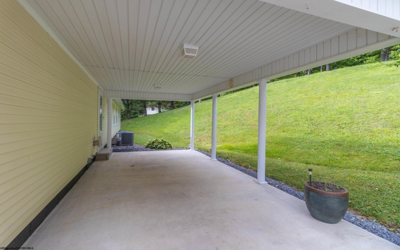 93 Brooke Drive, Grafton, West Virginia 26354, 3 Bedrooms Bedrooms, 8 Rooms Rooms,2 BathroomsBathrooms,Single Family Detached,For Sale,Brooke,10165387
