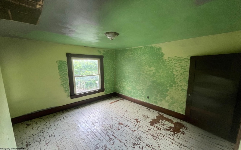 1108 Alexander Place, Fairmont, West Virginia 26554, 4 Bedrooms Bedrooms, 6 Rooms Rooms,1 BathroomBathrooms,Single Family Detached,For Sale,Alexander,10165386