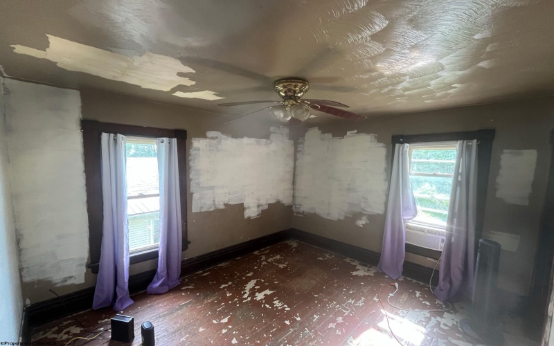 1108 Alexander Place, Fairmont, West Virginia 26554, 4 Bedrooms Bedrooms, 6 Rooms Rooms,1 BathroomBathrooms,Single Family Detached,For Sale,Alexander,10165386
