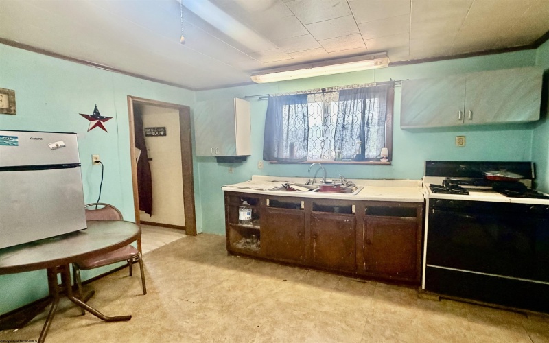 117 Manchin Street, Fairmont, West Virginia 26554, 2 Bedrooms Bedrooms, 4 Rooms Rooms,1 BathroomBathrooms,Single Family Detached,For Sale,Manchin,10165376
