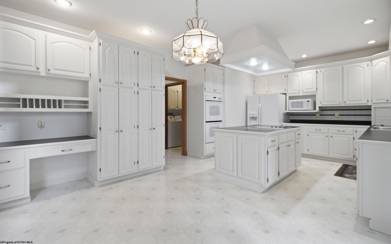 2019 Tanglewood Road, Bridgeport, West Virginia 26330, 4 Bedrooms Bedrooms, 9 Rooms Rooms,2 BathroomsBathrooms,Single Family Detached,For Sale,Tanglewood,10165378