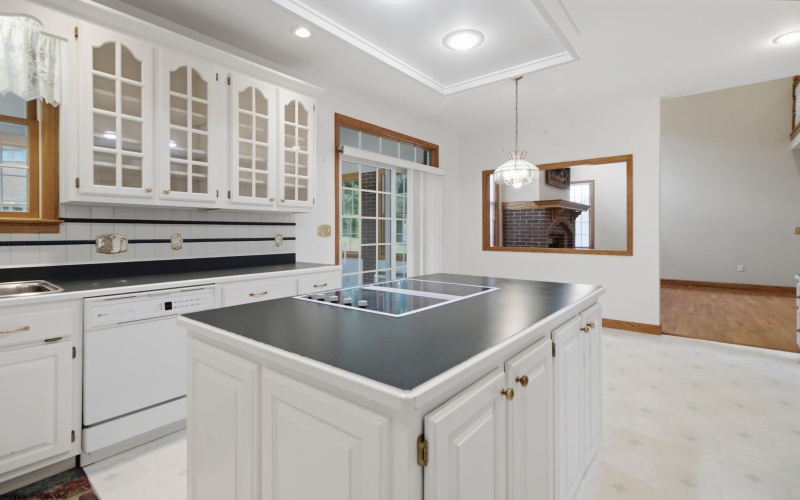 2019 Tanglewood Road, Bridgeport, West Virginia 26330, 4 Bedrooms Bedrooms, 9 Rooms Rooms,2 BathroomsBathrooms,Single Family Detached,For Sale,Tanglewood,10165378