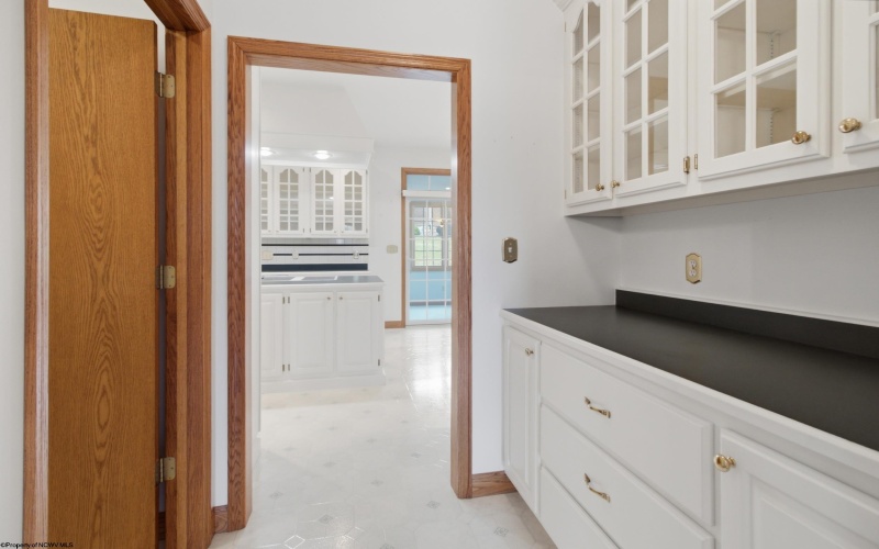 2019 Tanglewood Road, Bridgeport, West Virginia 26330, 4 Bedrooms Bedrooms, 9 Rooms Rooms,2 BathroomsBathrooms,Single Family Detached,For Sale,Tanglewood,10165378
