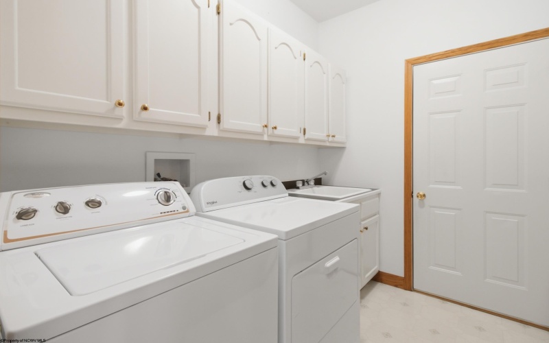 2019 Tanglewood Road, Bridgeport, West Virginia 26330, 4 Bedrooms Bedrooms, 9 Rooms Rooms,2 BathroomsBathrooms,Single Family Detached,For Sale,Tanglewood,10165378