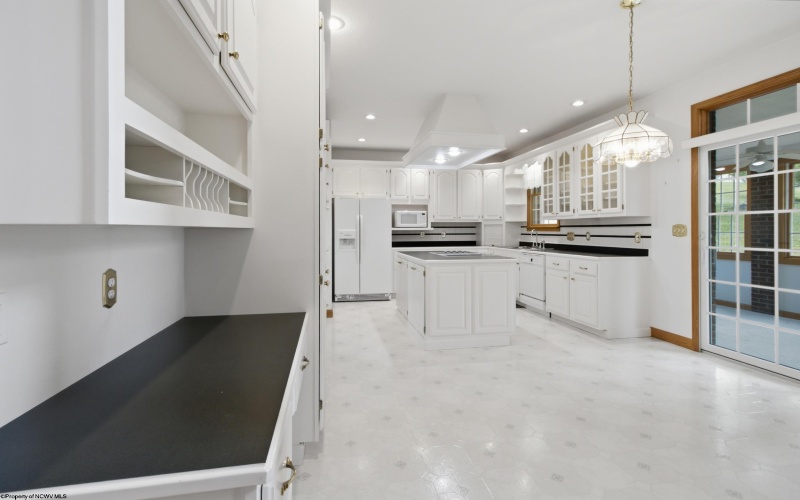 2019 Tanglewood Road, Bridgeport, West Virginia 26330, 4 Bedrooms Bedrooms, 9 Rooms Rooms,2 BathroomsBathrooms,Single Family Detached,For Sale,Tanglewood,10165378