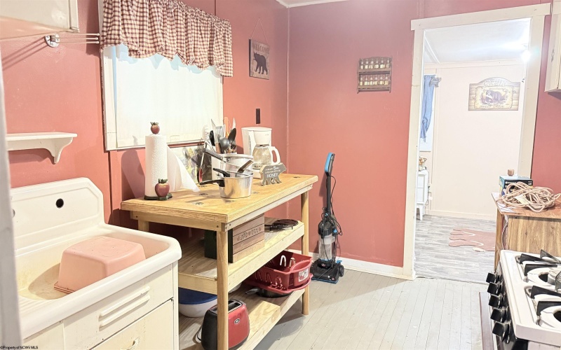 118 Blue Grouse Lane, Montrose, West Virginia 26283, 1 Bedroom Bedrooms, 4 Rooms Rooms,1 BathroomBathrooms,Single Family Detached,For Sale,Blue Grouse,10165374