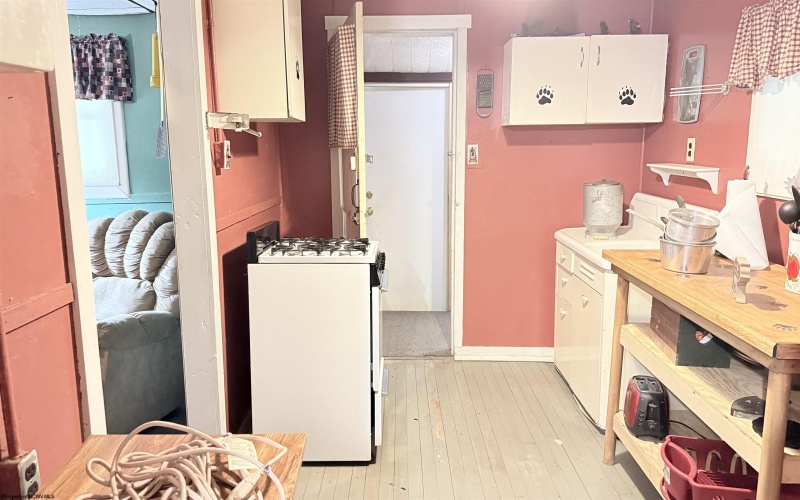 118 Blue Grouse Lane, Montrose, West Virginia 26283, 1 Bedroom Bedrooms, 4 Rooms Rooms,1 BathroomBathrooms,Single Family Detached,For Sale,Blue Grouse,10165374