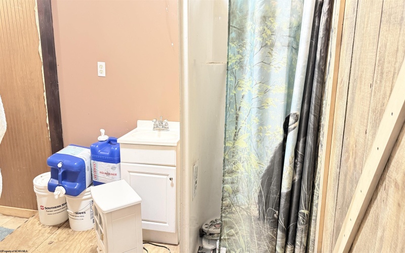 118 Blue Grouse Lane, Montrose, West Virginia 26283, 1 Bedroom Bedrooms, 4 Rooms Rooms,1 BathroomBathrooms,Single Family Detached,For Sale,Blue Grouse,10165374