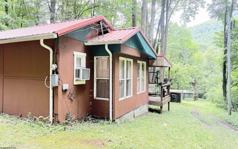 118 Blue Grouse Lane, Montrose, West Virginia 26283, 1 Bedroom Bedrooms, 4 Rooms Rooms,1 BathroomBathrooms,Single Family Detached,For Sale,Blue Grouse,10165374